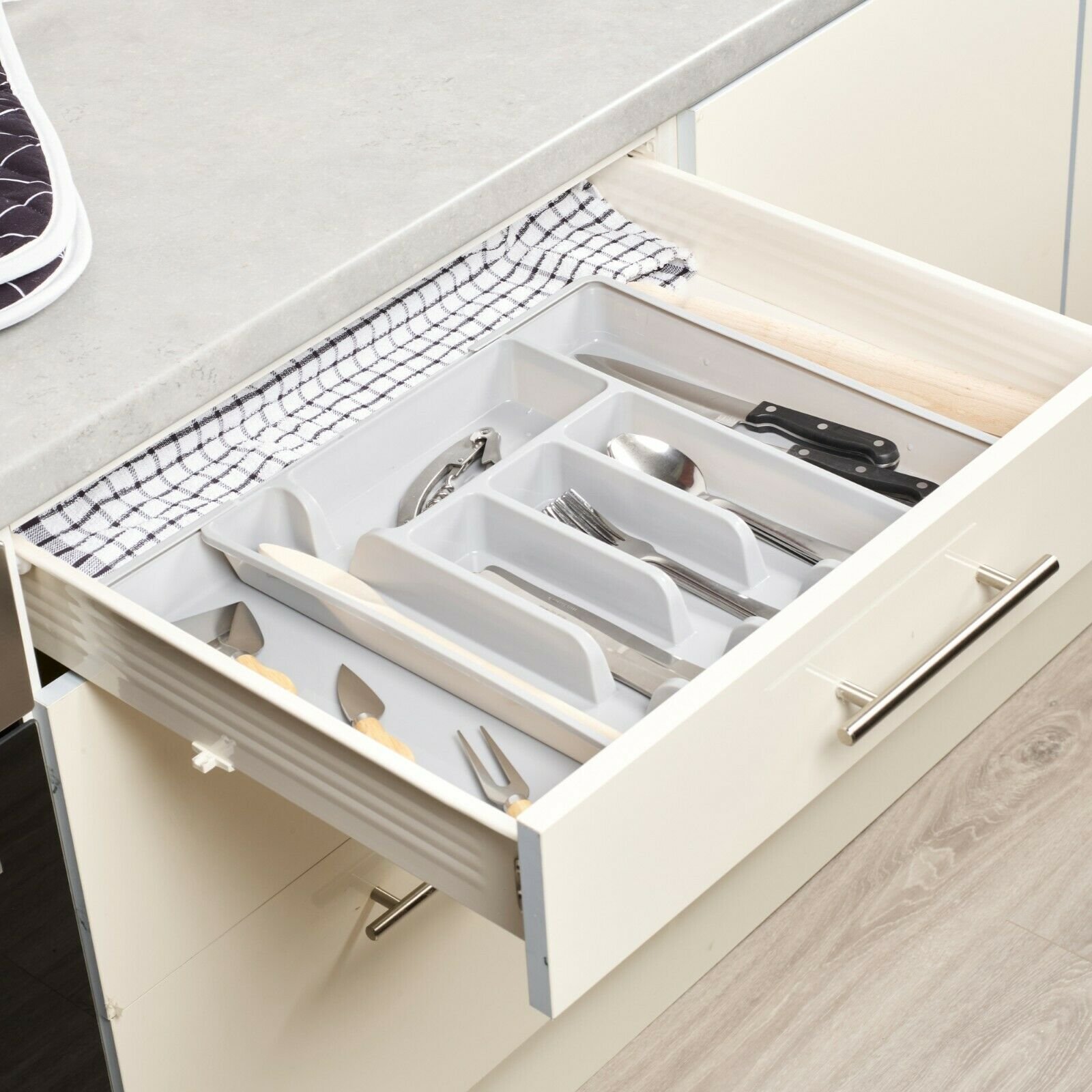 4. MDesign Plastic Cutlery Tray MDesign Plastic Cutlery Tray
